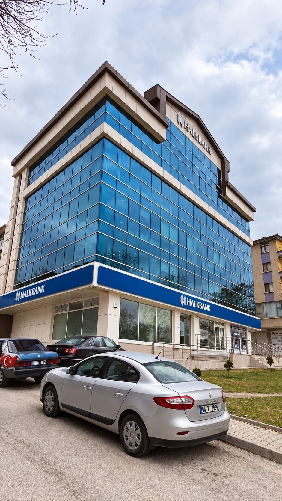 Kademeli Ticari Bina Cephesi